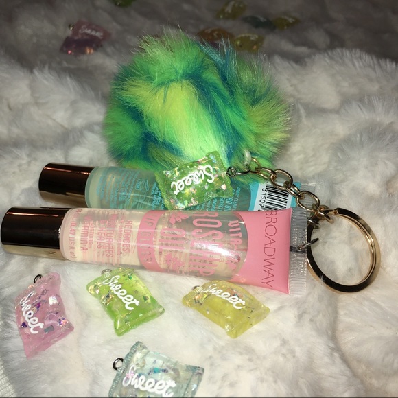 broadway Other - twisted witch keychain 💚